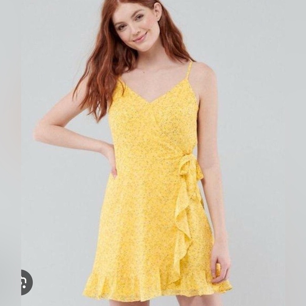 Perfect little summer dress fully lined PTP 16” length 37 inches yellow sundress